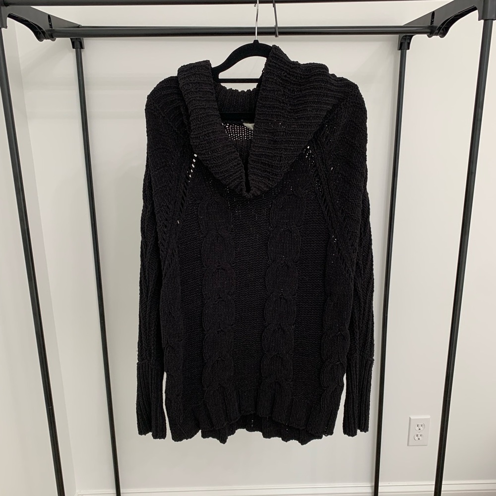 BLACK CHUNKY SWEATER